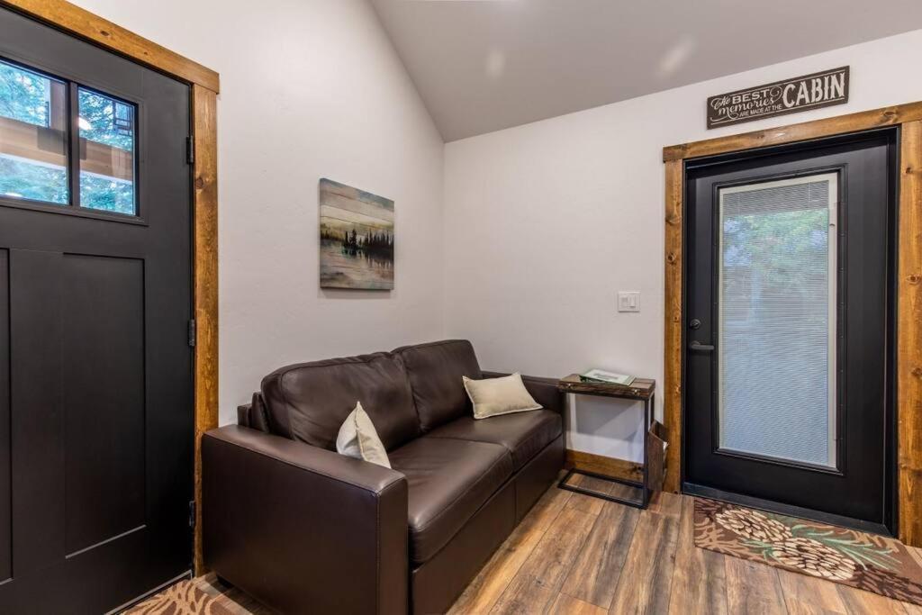 Tall Pines A Cozy 1 Bedroom Tiny Cabin เลเวนเวิร์ท ภายนอก รูปภาพ